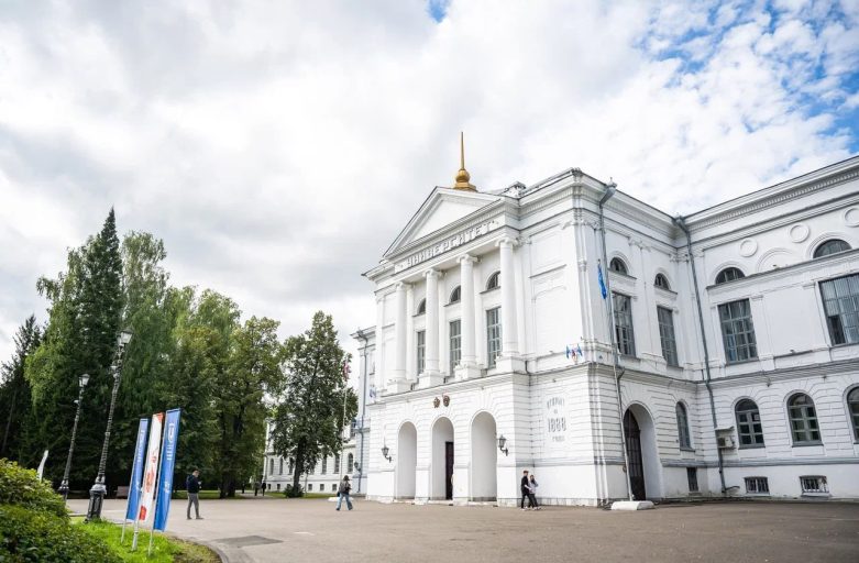 Номинация: Лучший преподаватель курса «Основы российской государственности»